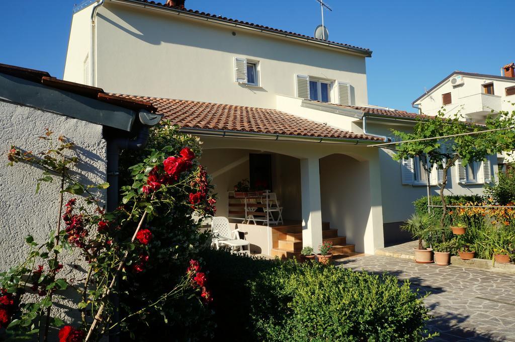 Studio And Apartment Nadia With Garden Poreč Kamer foto