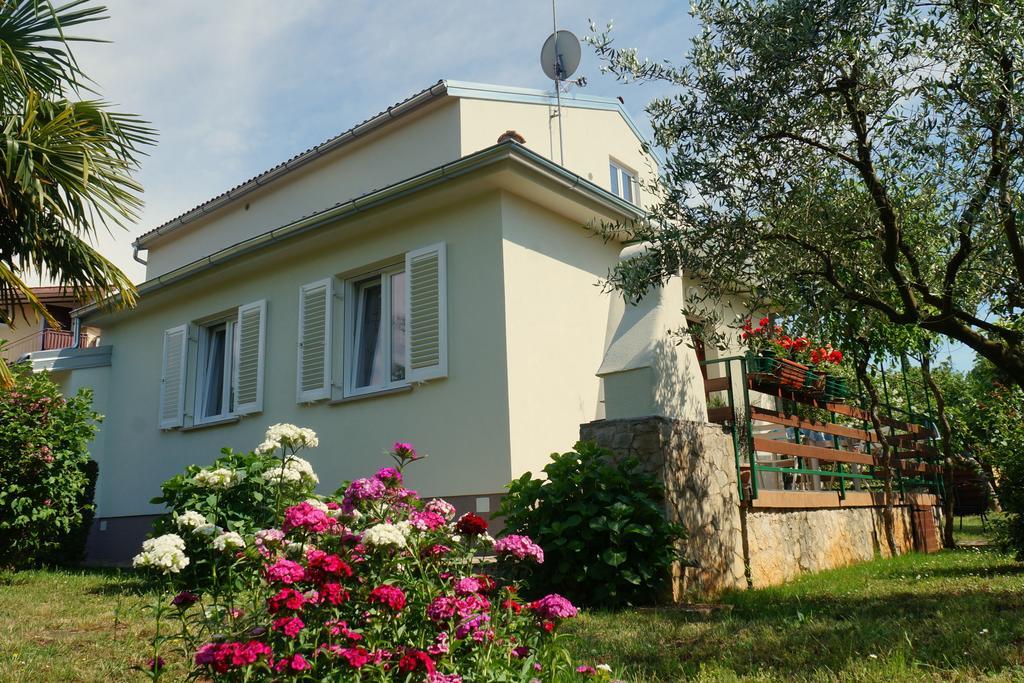 Studio And Apartment Nadia With Garden Poreč Kamer foto