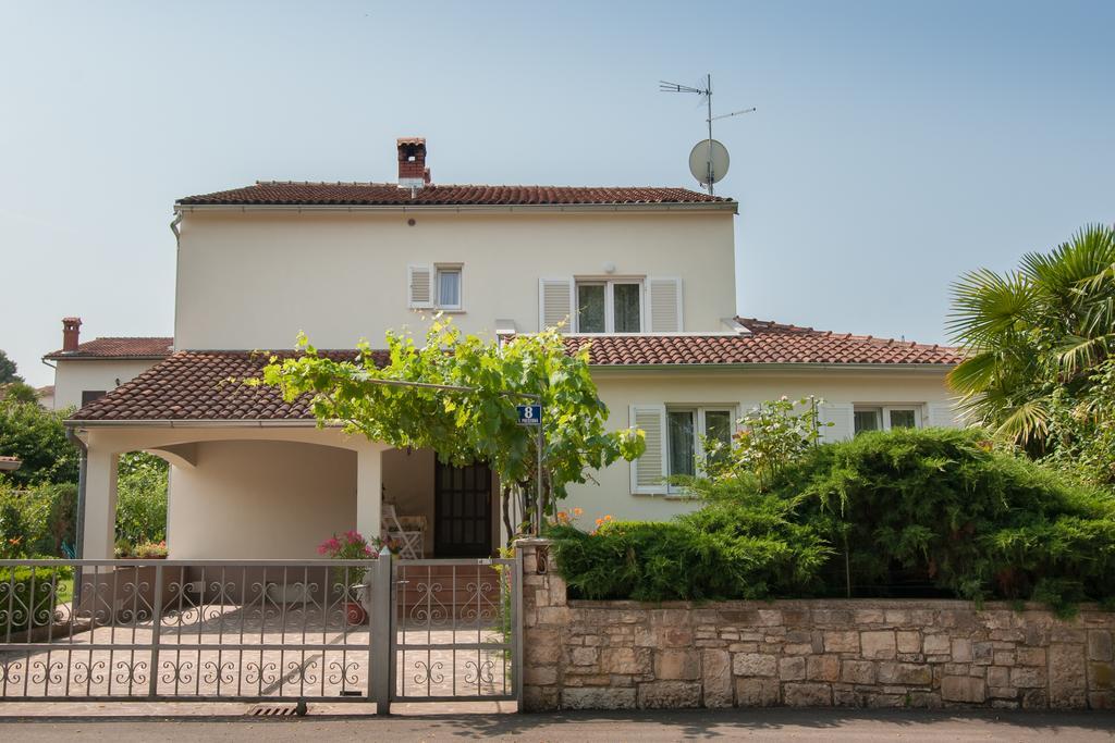 Studio And Apartment Nadia With Garden Poreč Buitenkant foto