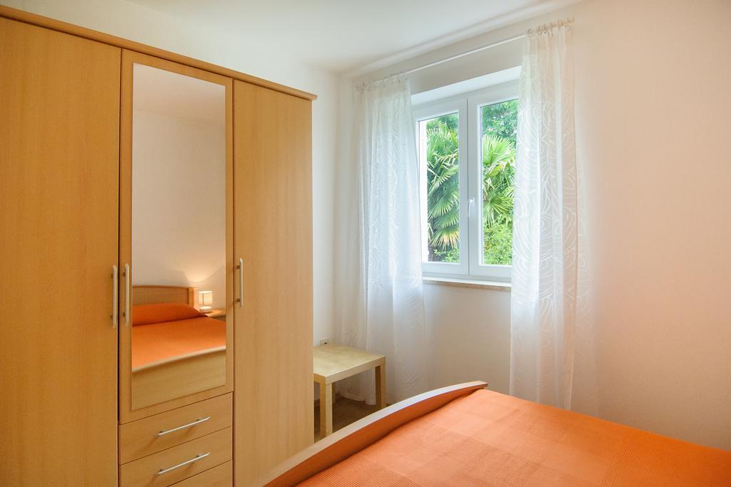 Studio And Apartment Nadia With Garden Poreč Buitenkant foto